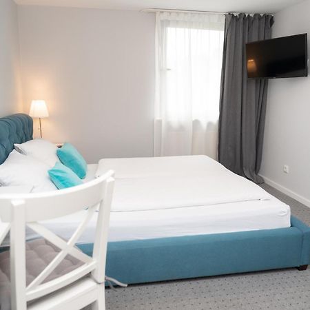 Hotel Zum Hahn Garbsen Bagian luar foto
