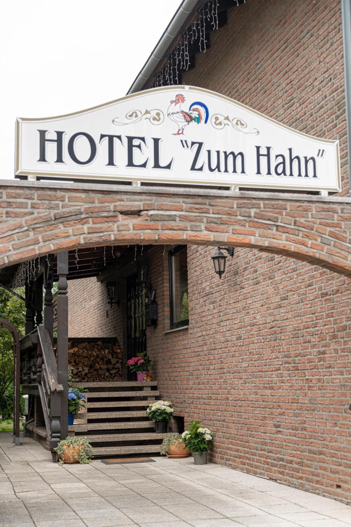Hotel Zum Hahn Garbsen Bagian luar foto
