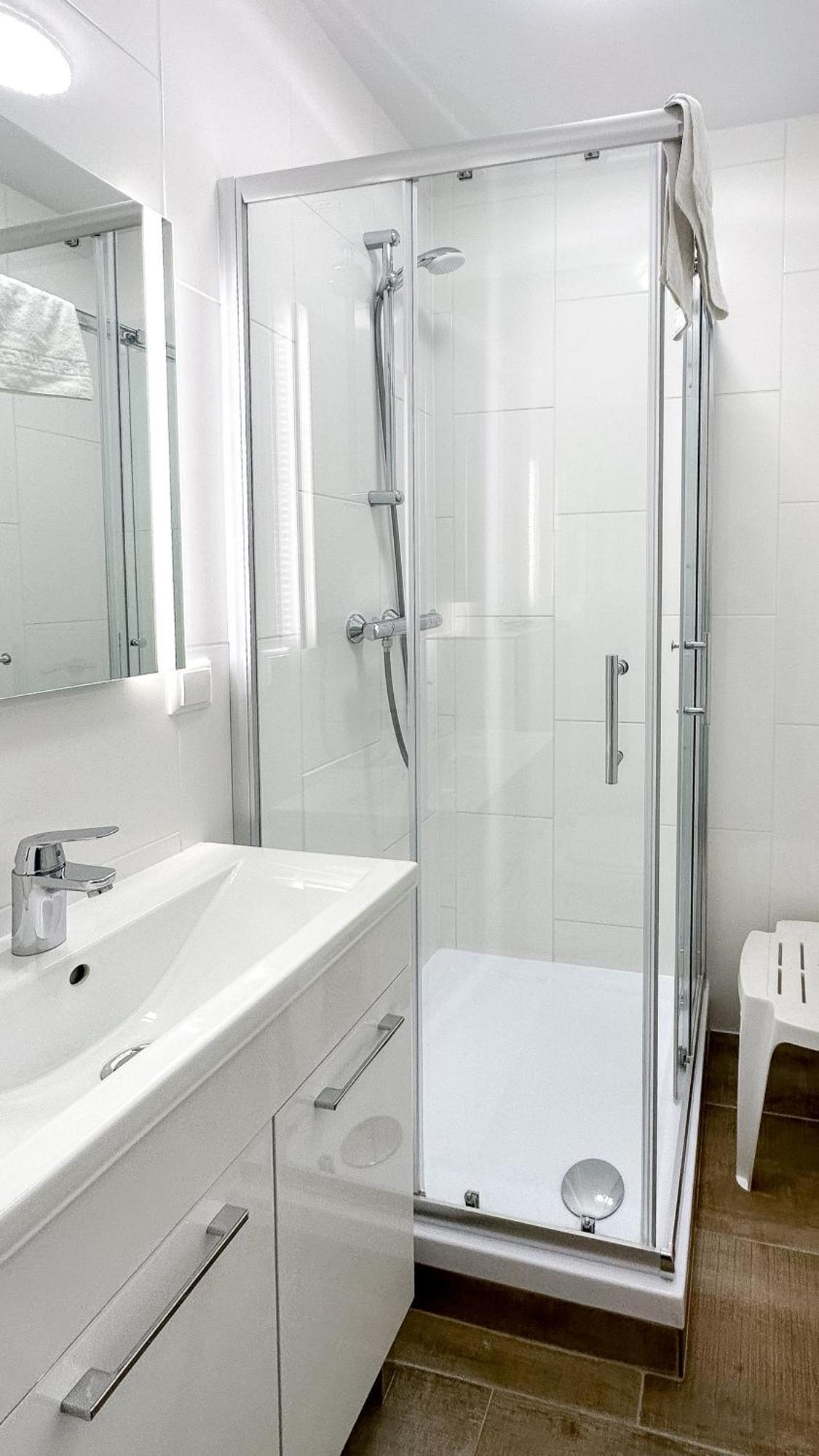Hotel Zum Hahn Garbsen Bagian luar foto