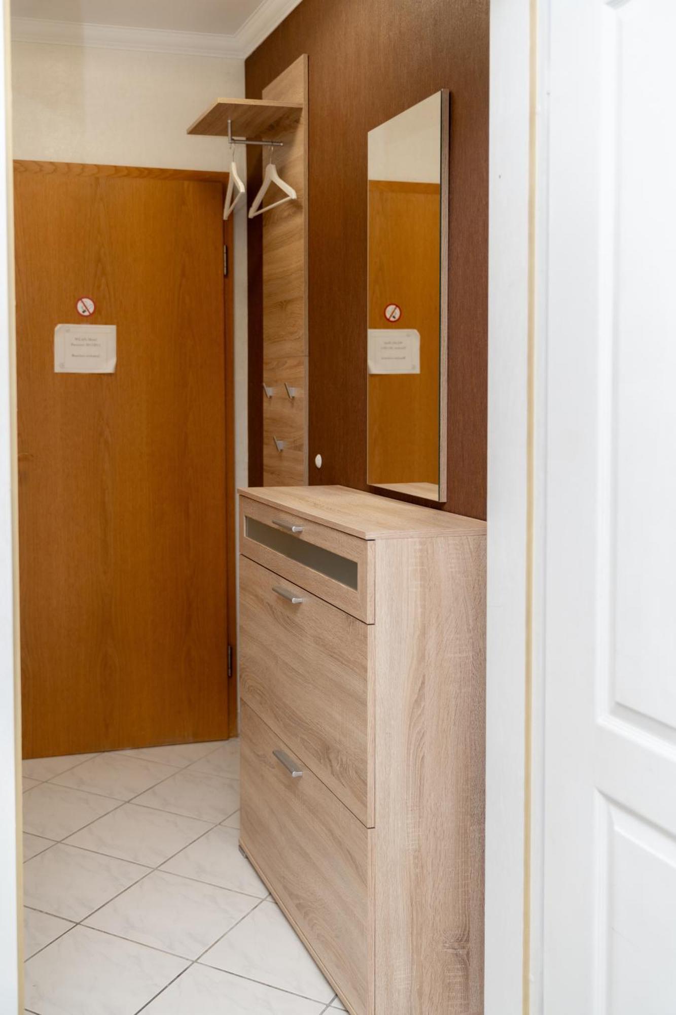 Hotel Zum Hahn Garbsen Bagian luar foto