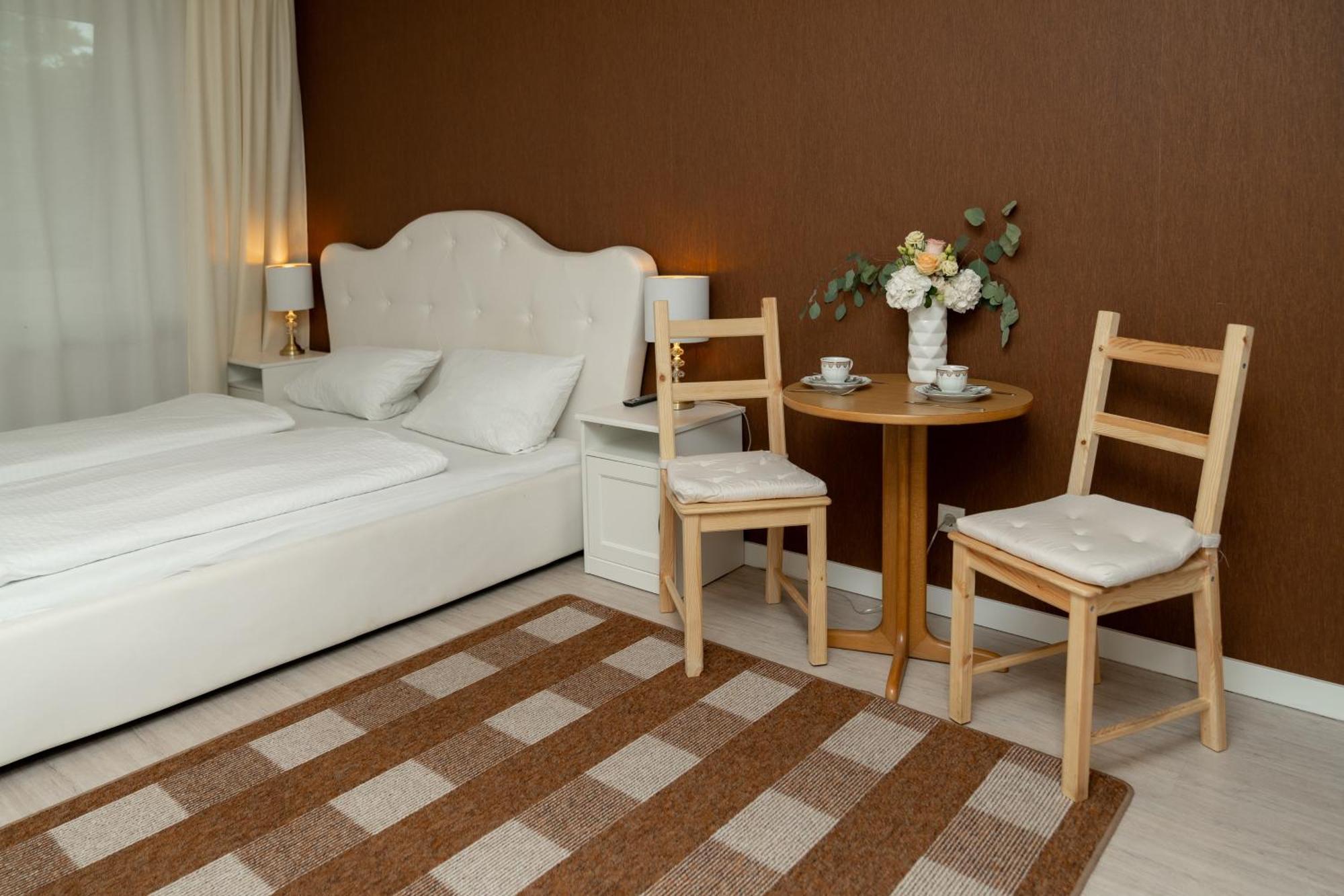 Hotel Zum Hahn Garbsen Bagian luar foto